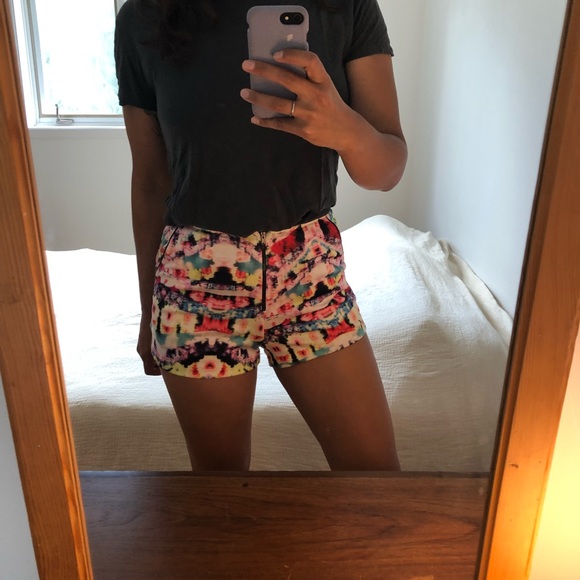 MINKPINK shorts size medium - Picture 6 of 7